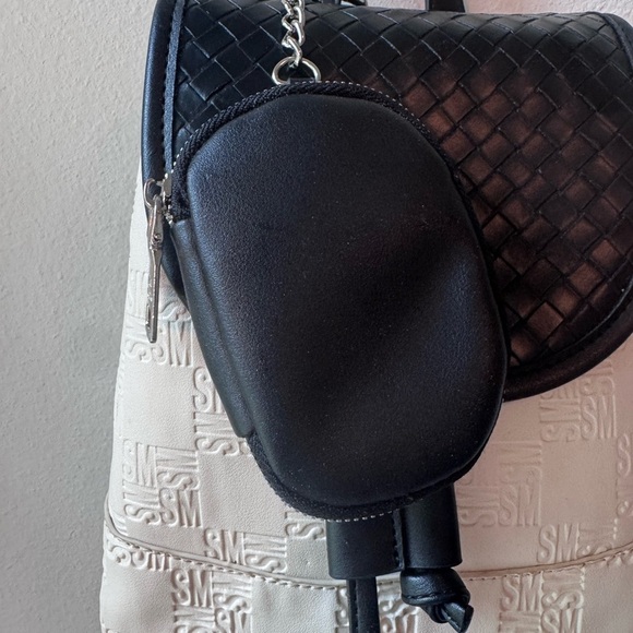 Steve Madden Black & White Woven Backpack - 2024 - Picture 3 of 6